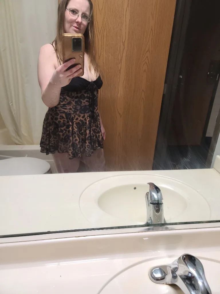 pretty little pussy needs some attention wanna come play (new location) - Photo 6 | Escort in Shorewood