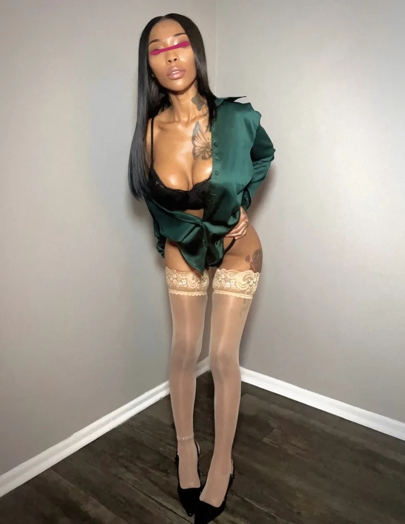 Upscale Petite Bombshell | Incalls • Outcalls -- Downtown Chicago - Photo 4 | Escort in Chicago