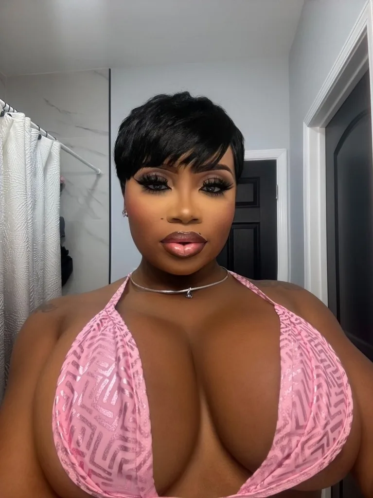 OUTCALLS ONLY🇹🇹Busty Petite Trinidadian🇹🇹 SquirterASS SMOTHERING🤐38DDFaceTime showsFoot Fetish Service🦶 - Photo 3 | Escort in River North