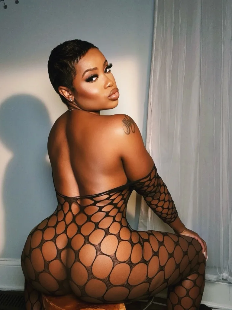 OUTCALLS ONLY🇹🇹Busty Petite Trinidadian🇹🇹 SquirterASS SMOTHERING🤐38DDFaceTime showsFoot Fetish Service🦶 - Photo 12 | Escort in River North