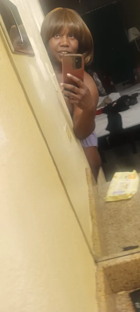 EVENING EBONY - Photo 4 | Escort in LANSING