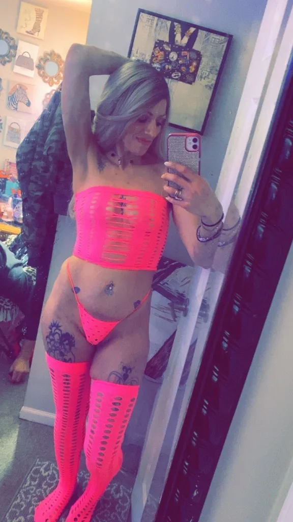XTRA..XTRA..READ ALL ABOUT IT!"THE MOST FAMOUS..FAVORITE..FUN..FIERCE..FREAKY..FLIRTY..& WICKED FUCKIN FOXY BOBBiiE DOLL'S HOSTIN "TEASE-N-PLEASE" "TRY-ME-OUTS FOR "FORE-PLAY FRIDAY!"TiiCK.TOCK - Photo 6 | Escort in JOLIET