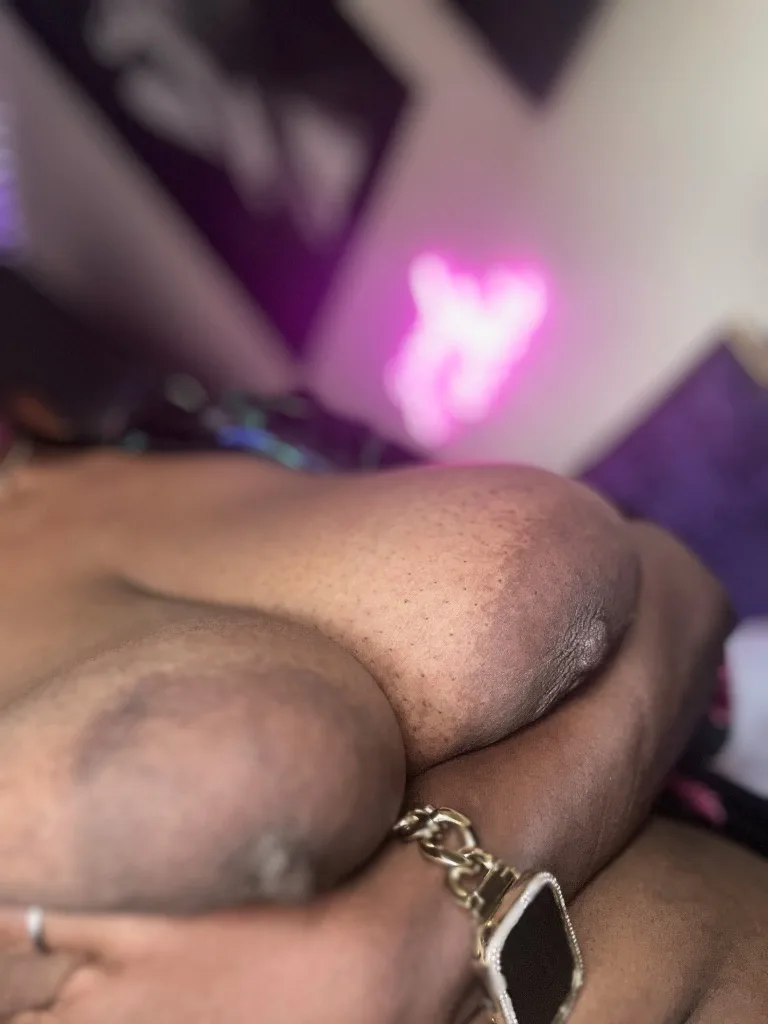 🫦 ALL FOUR HOLES AVAILABLE 🫦 - Photo 2 | Escort in Rogers Park