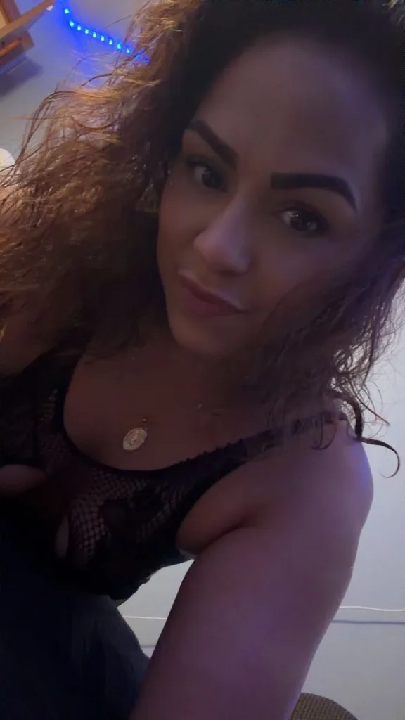 Beauty Worth the Drive - Photo 10 | Escort in Chicago