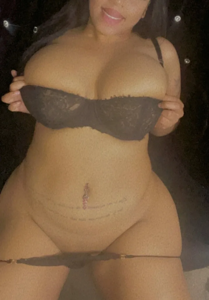lightskin thick baddie BODY AMAZING - Photo 6 | Escort in Lansing