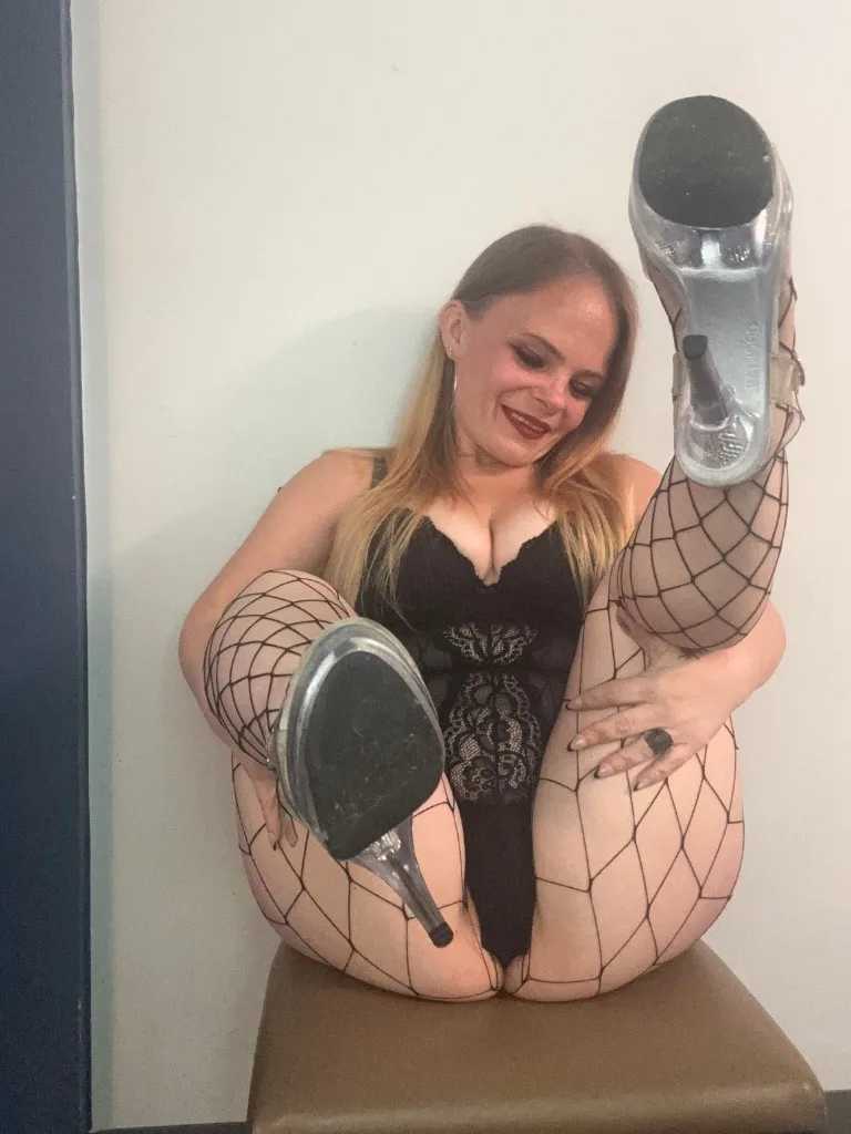 Gentlleman's Choice A1 Service Irresistable & SW33T 4'4 FUNSIZED TREAT - Photo 11 | Escort in O’Hare Area Elk Grove