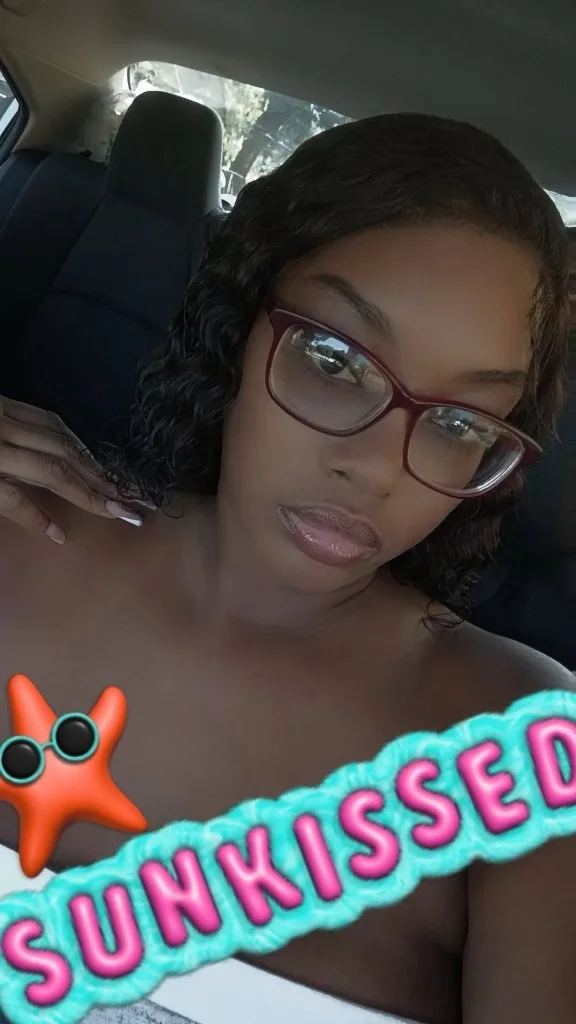 Available all day ..also $$ vid specials video chat too ADD MY SNAPCHAT @ Mochabaexxx .... Daddy lets play - Photo 5 | Escort in Springfield