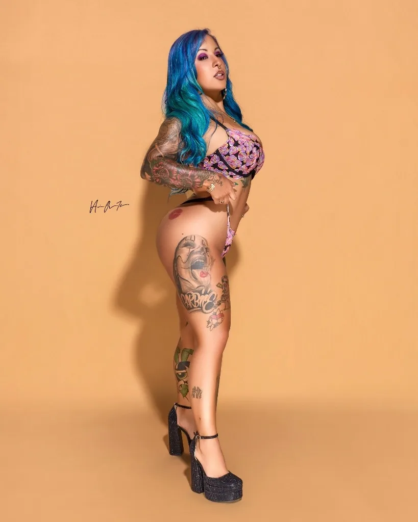 Cum fuck the 4'10 mattress soaker 🥵 - Photo 2 | Escort in In Chicago till 10