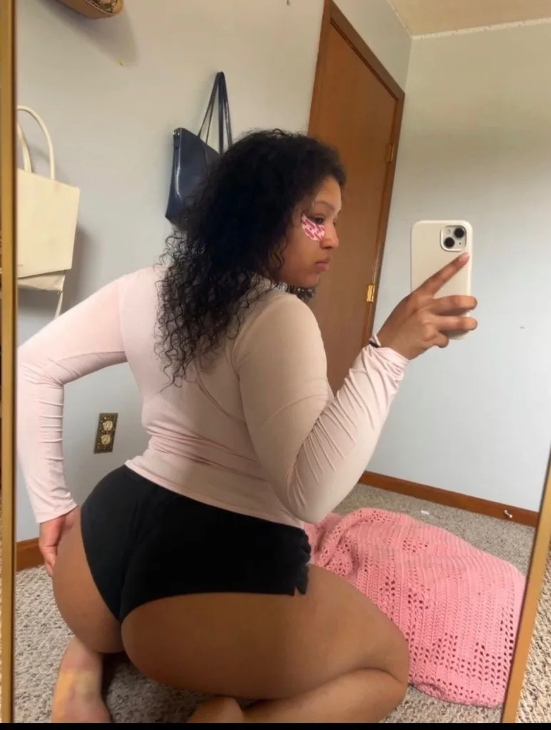 Well I offer good sex, blow job and all round of sensational romance and also a good massage before and after sex and doggie - Photo 2 | Escort in Austin
