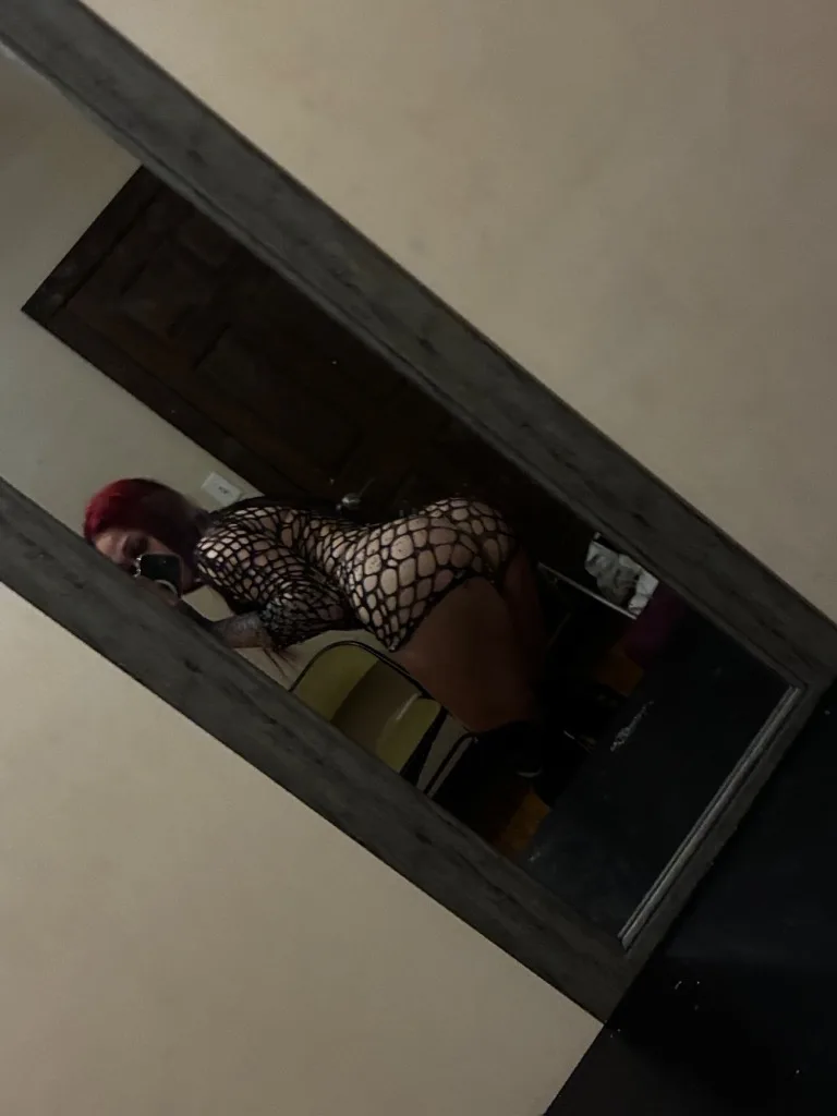 slim redbone tight and wet - Photo 3 | Escort in South