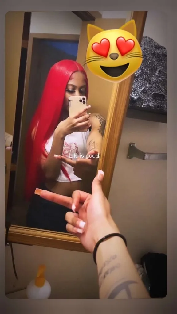 ESCAPE THE WORLD AND ENJOY SOME FUN WITH A TIGHT WET KITTY AND A JUICY ASS😍.
