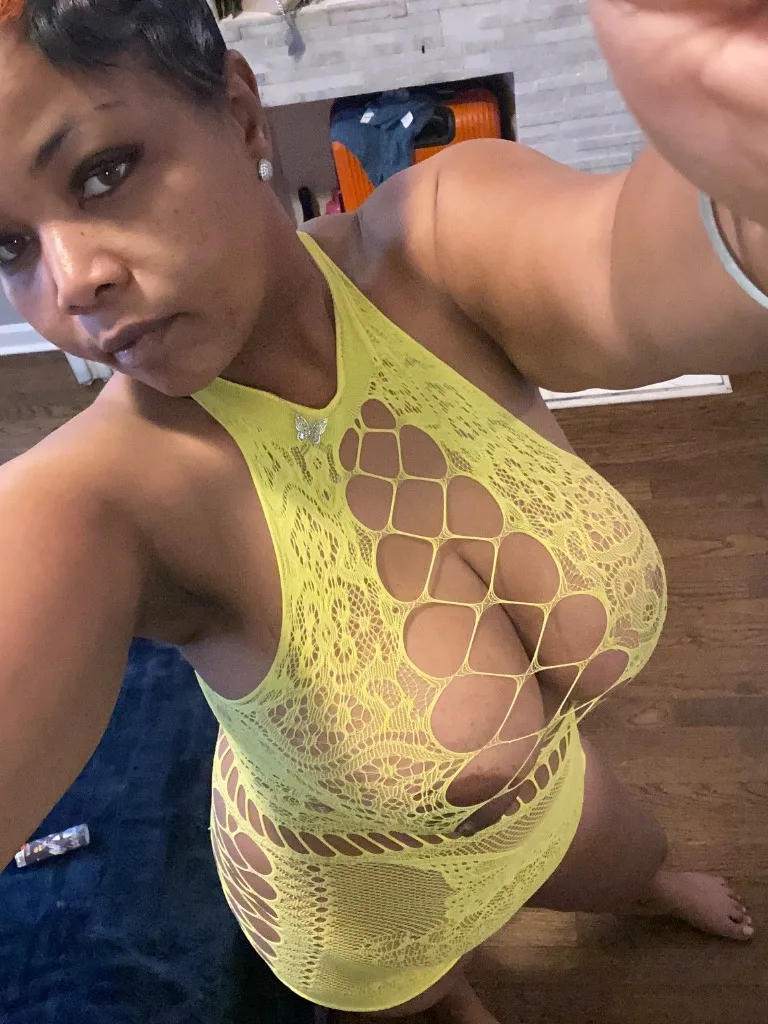 THEE BLOW JOB QUEEN w/. Tight Gripping Pussy - Photo 4 | Escort in Southside