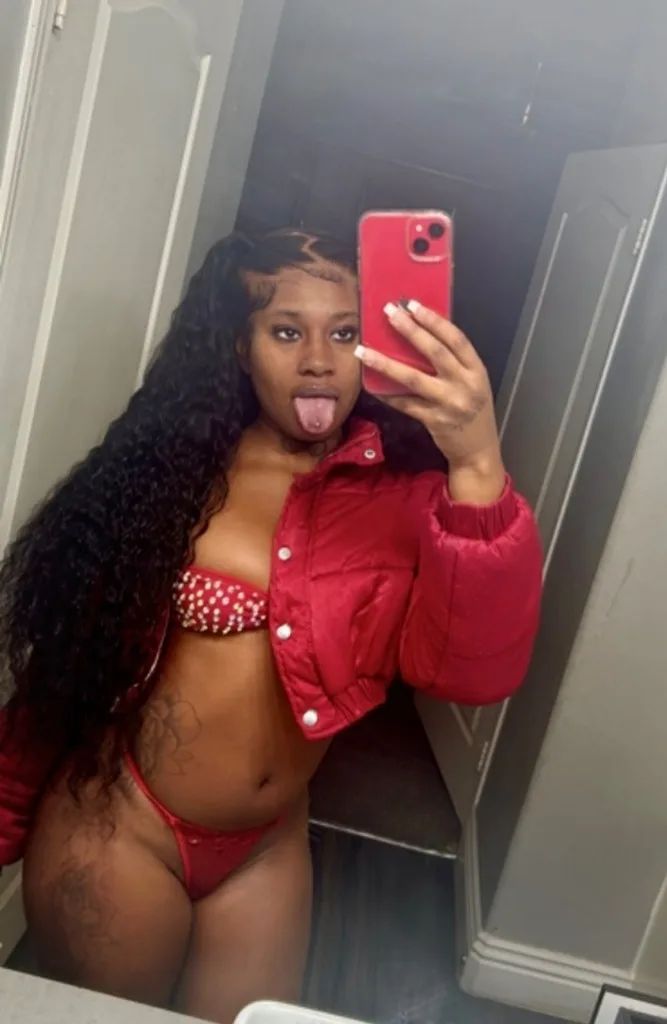 Petite BOMBSHELLIf you're looking. for a Tight pussyReady to please you. Work 24/7.🥰 - Photo 4 | Escort in Chicago