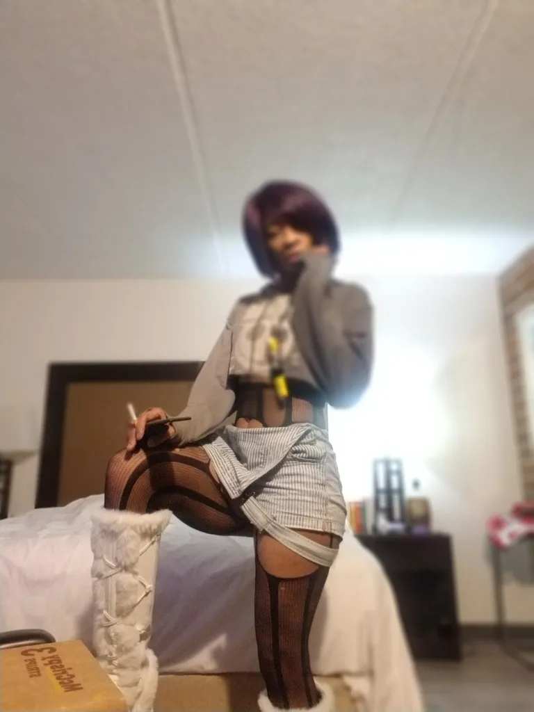 TAFFY APPLE FUNDRAISER FOR MY DAUGHTER!! USING 25% OF DONATIONS TOWARDS PURCHASE. IF YOU WANT ANY, MAKE IT KNOWN. CASH ONLY - Photo 2 | Escort in Chicago