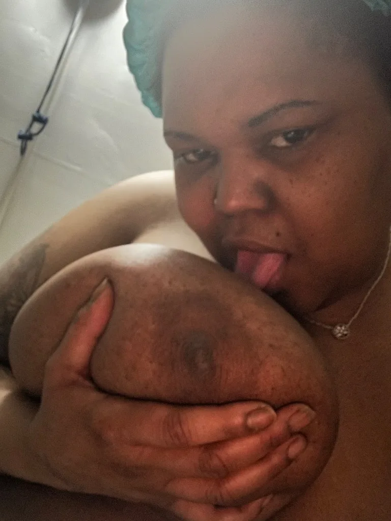 ITS THE ONE AND ONLY GOAT🤪Hey, is your girl Candy You already know what to do hit my line - Photo 8 | Escort in Dolton IL