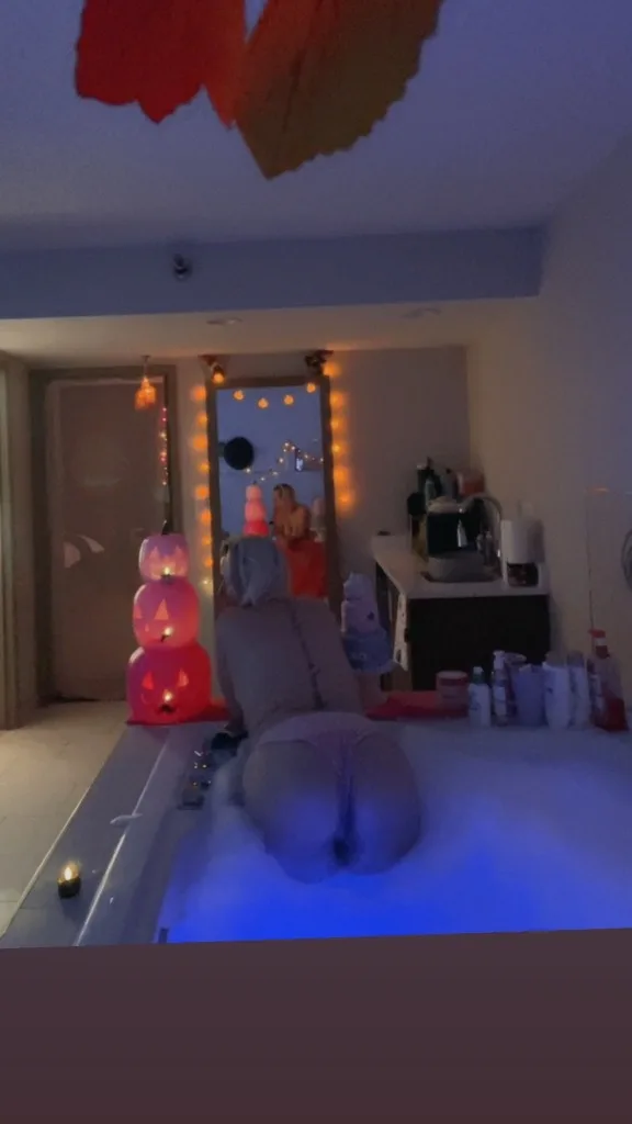 Just CUM over and bring me a treat, I’ll show you a special trick... - Photo 3 | Escort in Chicago