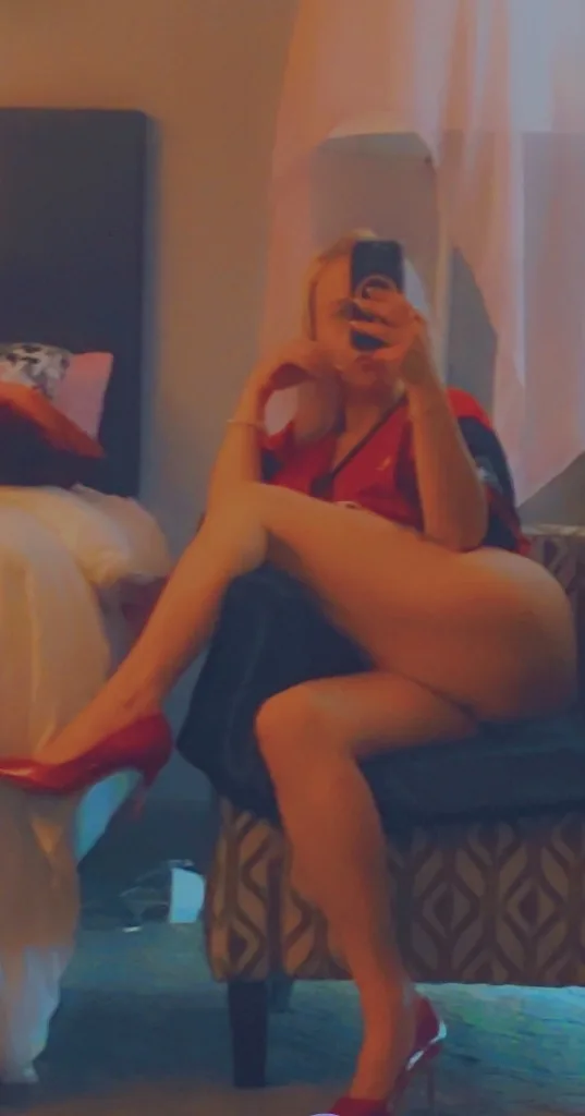 Just CUM over and bring me a treat, I’ll show you a special trick... - Photo 7 | Escort in Chicago