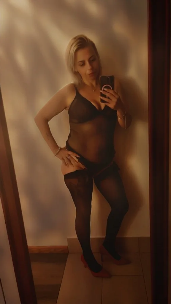 Just CUM over and bring me a treat, I’ll show you a special trick... - Photo 4 | Escort in Chicago
