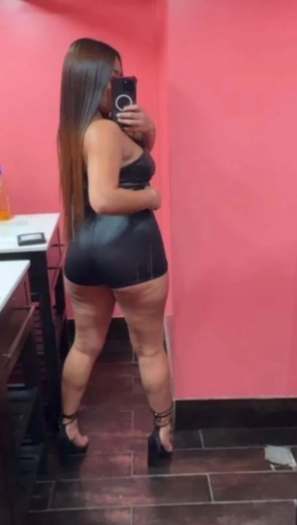Beautiful big booty brunette i do not go to the south side