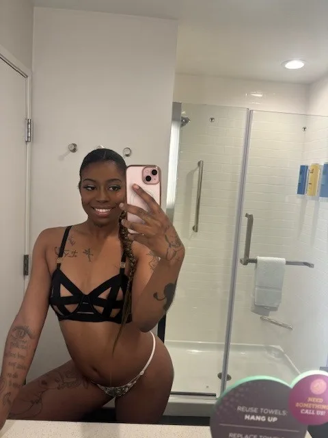 Sasha Sexy, Exotic, Upscale ! The total package massage & party friendly. outcalls only - Photo 3 | Escort in Downtown Chicago. Midway. Ohare. Nw suburbs