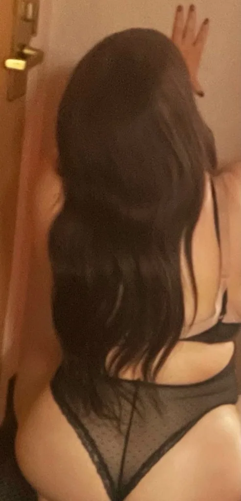 curvy latina, sexy, pretty and friendly with a nice body