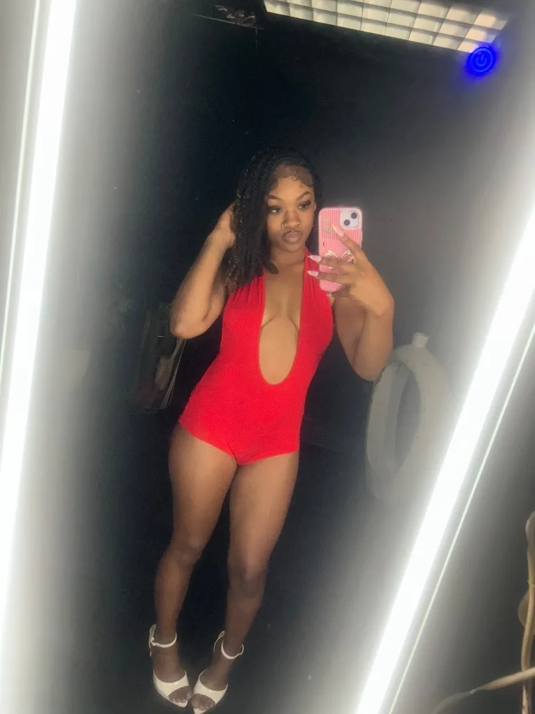 Arriving soon ✨4'11 peite and ready to meet✨⛽