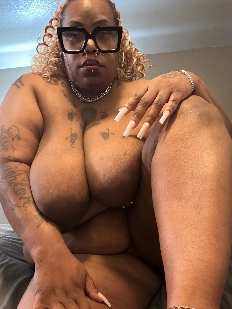 QV SPECIALS CARAMEL BBW - Photo 6 | Escort in CAMP SPRINGS-ALLENTOWN RD-AAFB(NO OUTCALL DONT ASK)