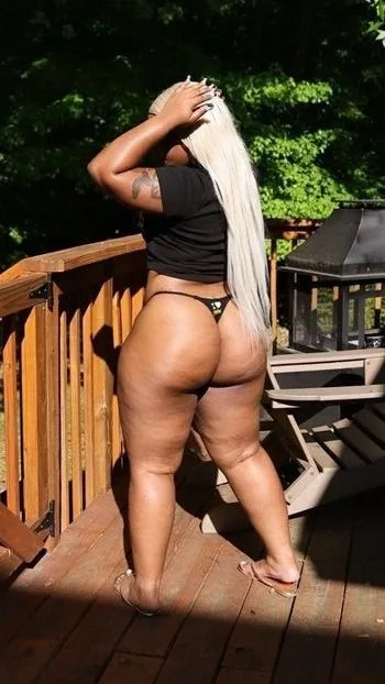 providing great company. Always clean, respectful,classy, and discreet - Photo 4 | Escort in Oxon hill