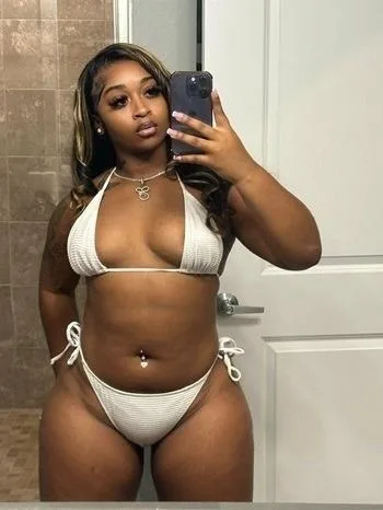 providing great company. Always clean, respectful,classy, and discreet - Photo 5 | Escort in Oxon hill