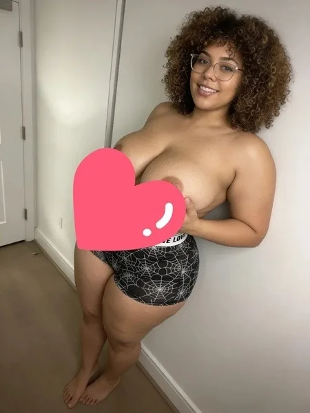 All natural baddie whos five foot seven and verycurvaceous. send a text to Arwen - Photo 4 | Escort in Rockville
