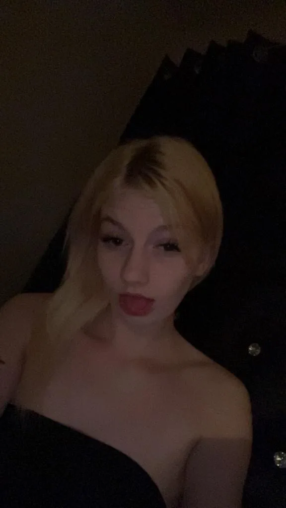 Slim Fine & Still Got It Independent • Available 24/7 Outcalls & Car Dates Men & Women Welcome - Photo 3 | Escort in Chantilly
