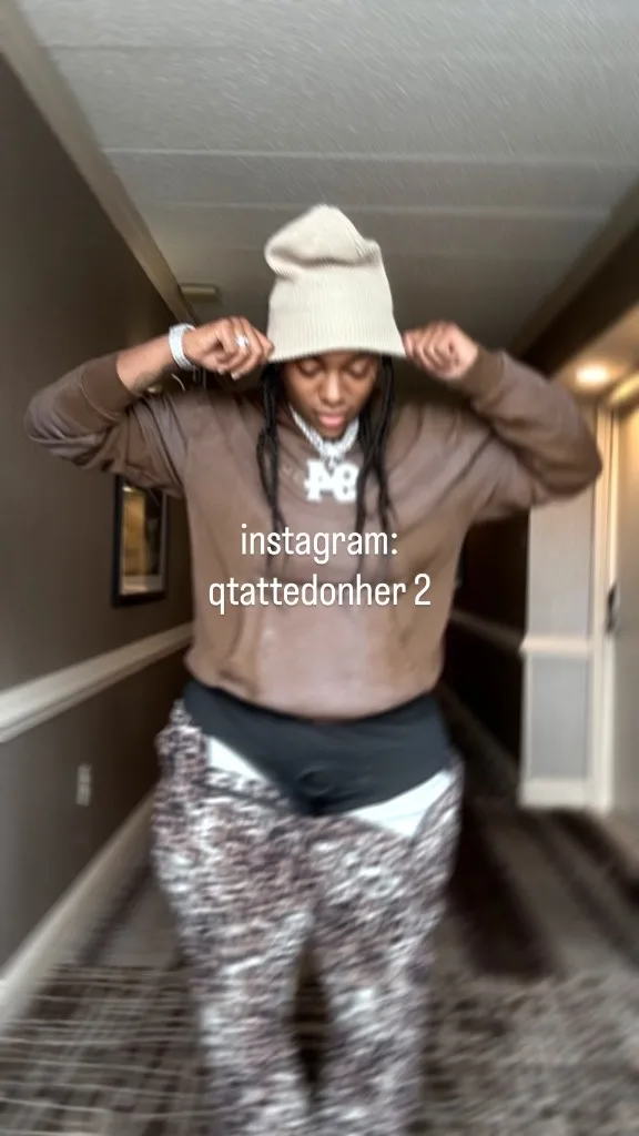 EVER FUCKED A DYKE (Largo)