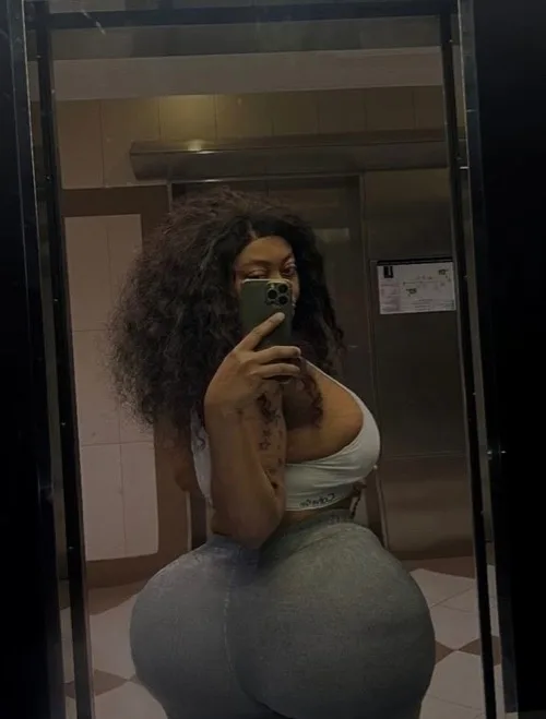 Small Waist Flat Tummy HUGE BOOTY vixenGREENBELT incall ONLY - Photo 3 | Escort in GREENBELT