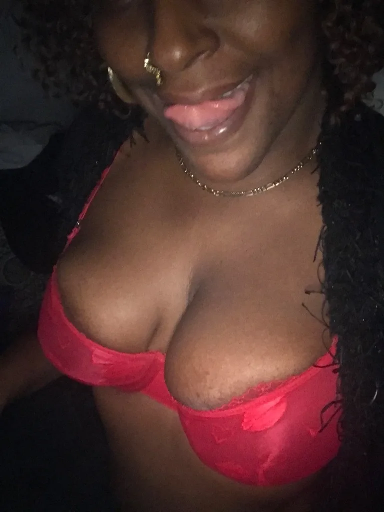 Your favorite sexy chocolate thick pretty face nice good love to make disappear down my throat - Photo 7 | Escort in Pulaski Highway