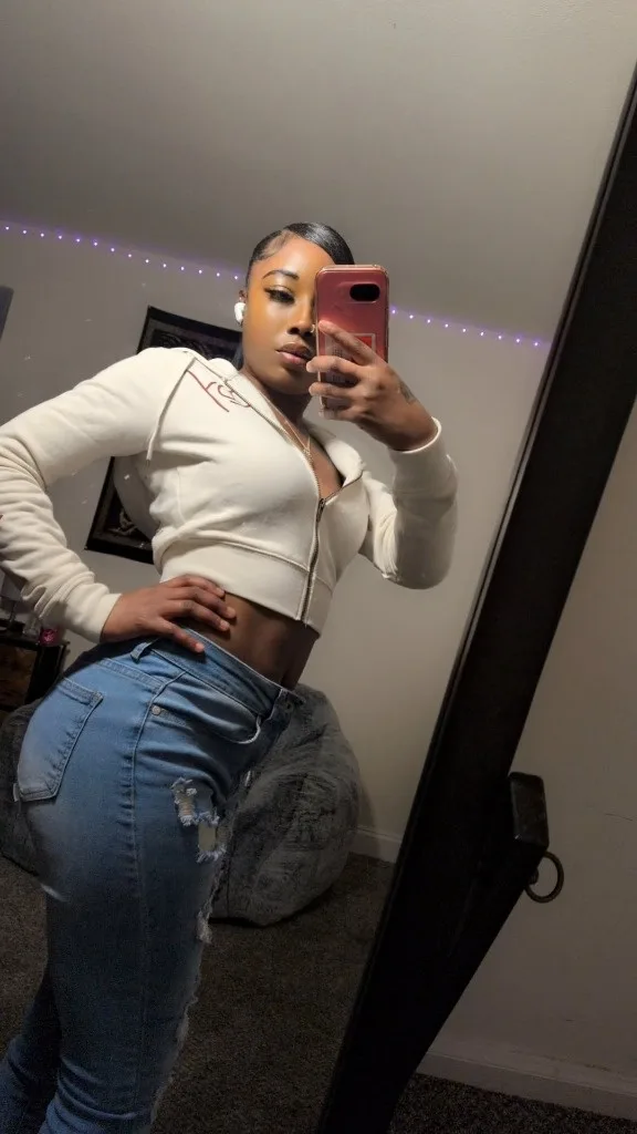 Brownskin Baddie Incall - Photo 3 | Escort in Allentown Rd