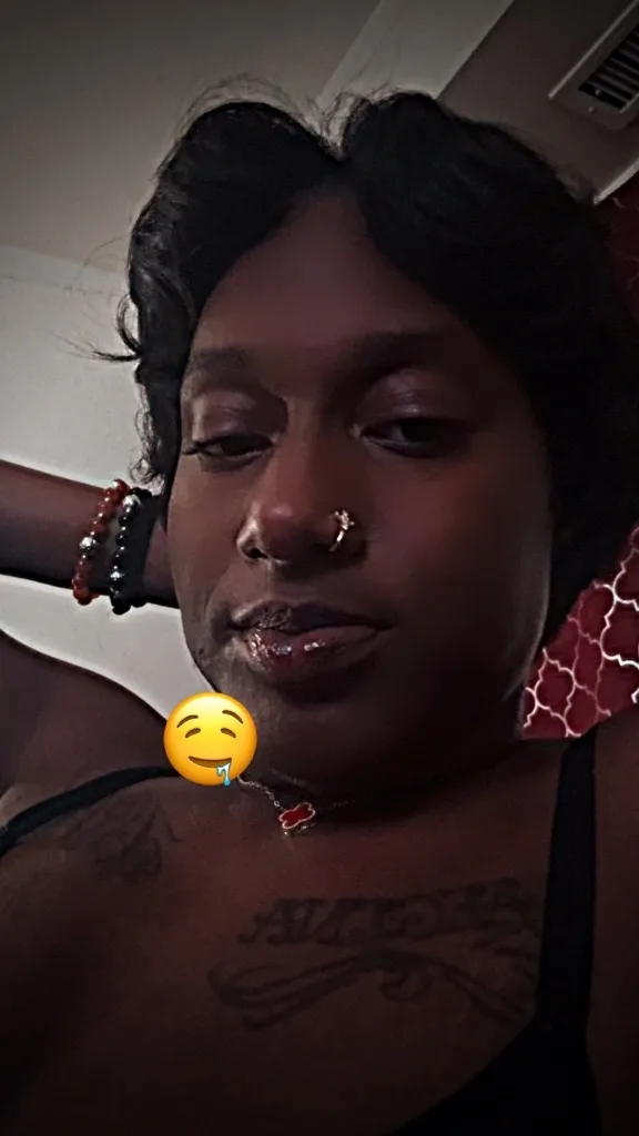 HEAD ONLY !! COME SEE ME FOR YOUR PLEASURES DADDY ‼