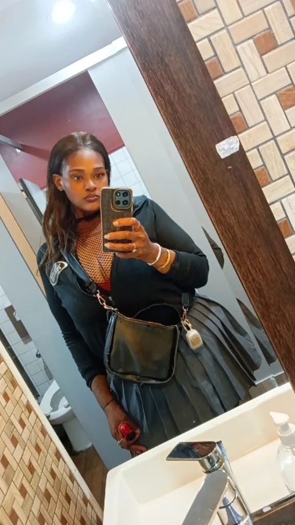 WASSUP I EAT DICK FUK THE SHIT OUTTA ME LIKE RIGHT NOW . I WANNA EAT SOME DICK/PUSSY GET MY FACE FUCKED I BET I EAT DICK BETTER THAN YA GF WIFE BBY MOTHER SIDE BITCH... LETS BET!!! WASSUP DOWN FOR W - Photo 2 | Escort in Woodlawn