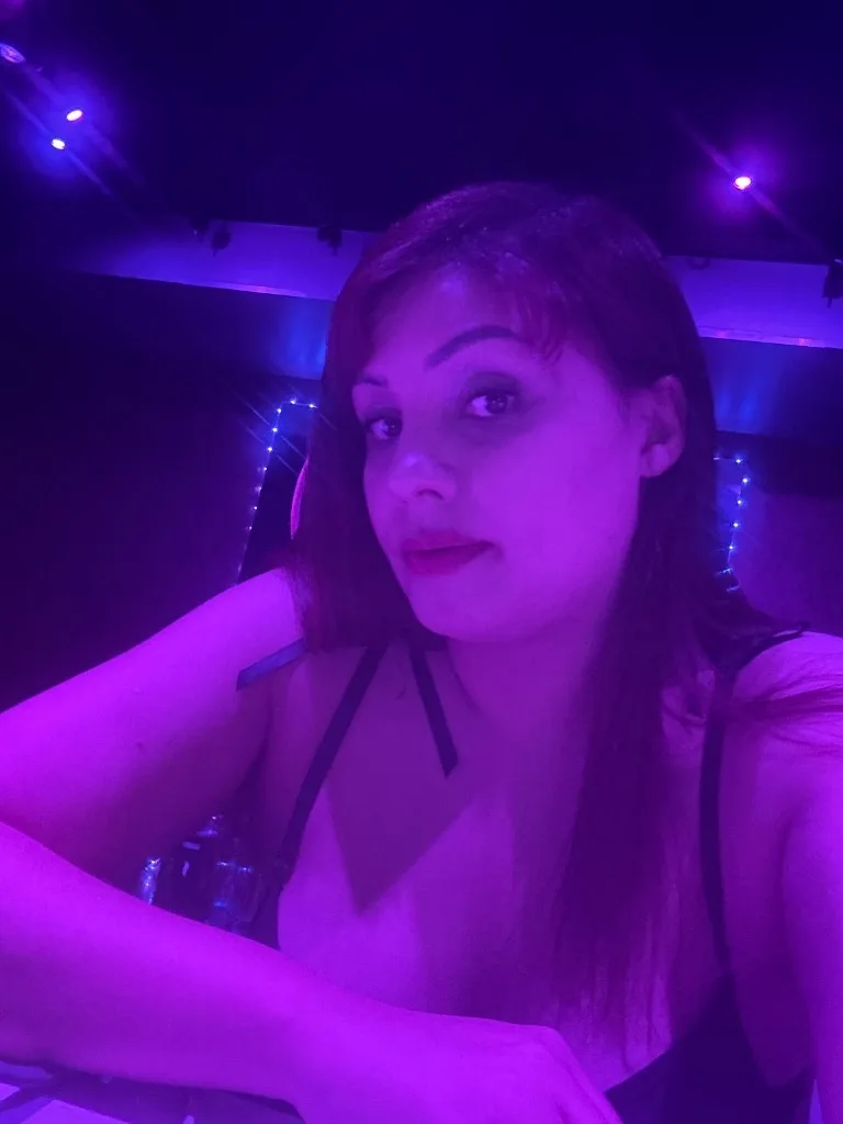 i will take a deposit now unless you are a regular client of mine $500 minimum no cheapskates read before contacting
