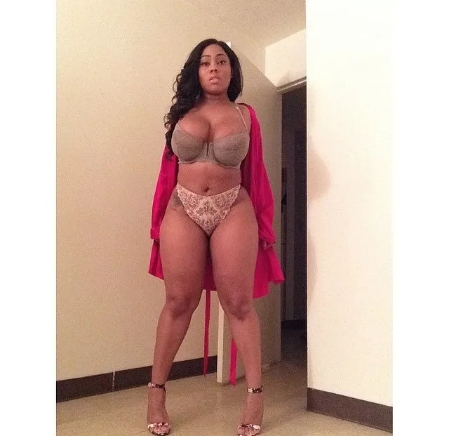 GUARANTEED TO LEAVE YOUR LEGS SHAKING. COME GET LOST IN THESE THICK THIGHS. - Photo 2 | Escort in Incall Largo MD