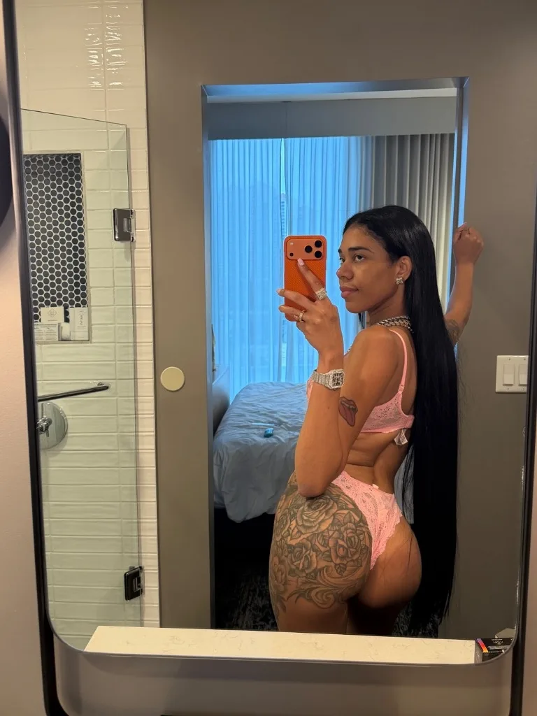 I am Latina. - Photo 2 | Escort in Washington