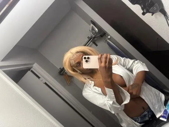 WET WARM & CREAMY tranny - Photo 2 | Escort in Brooklyn