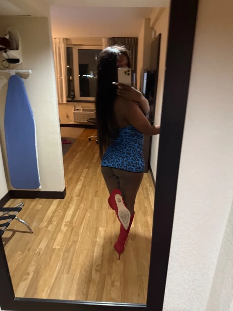 TRANNY LOVE TO BE TRICKED ON AND EAT YOUR BIG TREAT - Photo 10 | Escort in Brooklyn